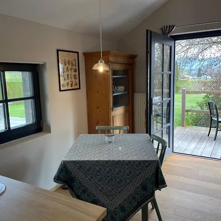 Bezauberndes Tiny House Im Gruenen يبريتيبرون أم تشيمسي