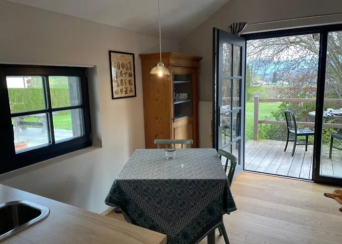Bezauberndes Tiny House Im Gruenen يبريتيبرون أم تشيمسي